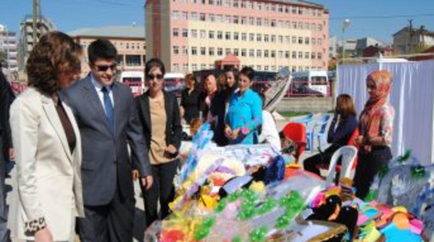 Y&uuml;ksekova'da Kadınlar El Emeği G&ouml;z Nuru &Uuml;r&uuml;nlerini Tanıttı