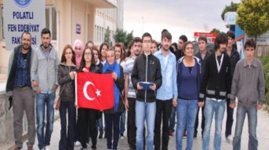 &Uuml;niversite &Ouml;ğrencileri Andımız'ın Kaldırılmasını Protesto Etti