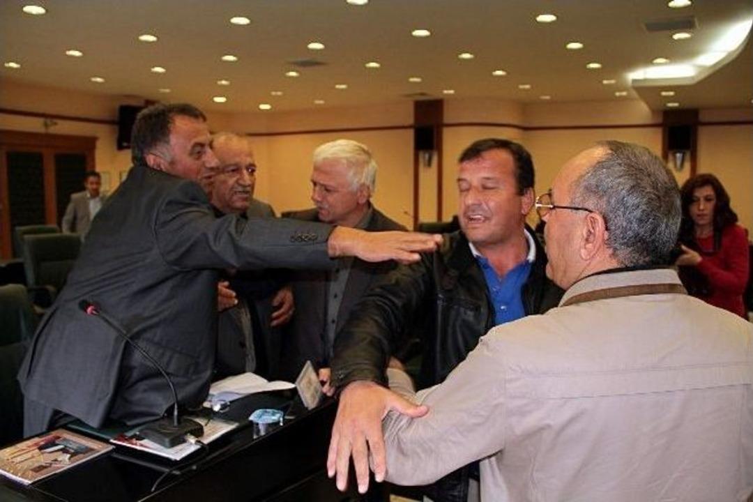 İl Genel Meclisi'nde &lsquo;sen Kimsin&rsquo; Tartışması