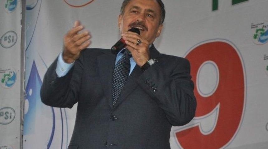 Bakan Eroğlu Mikrofonun Azizliğine Uğradı