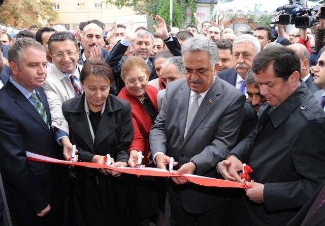 Yunus Emre Halk Çarşısı Törenle Açıldı