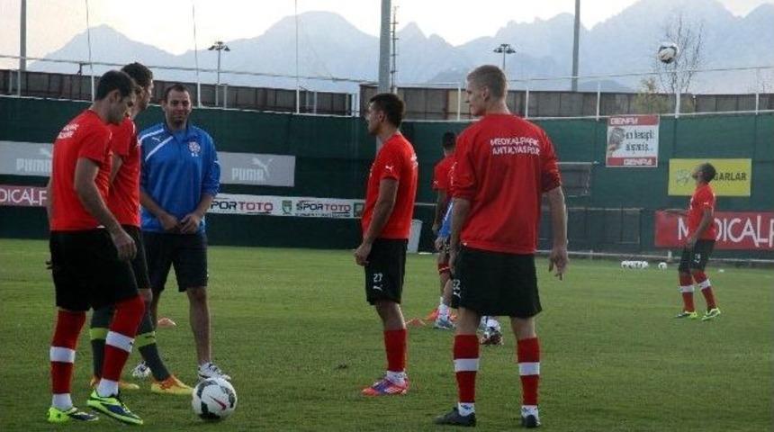 Medicalpark Antalyaspor, &Ccedil;aykur Rizespor Ma&ccedil;ının Hazırlıklarını S&uuml;rd&uuml;r&uuml;yor