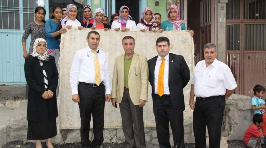 Kursiyerlerin El Emeği G&ouml;z Nuru Ile &Uuml;rettiği Eserler G&uuml;n Y&uuml;z&uuml;ne &Ccedil;ıktı