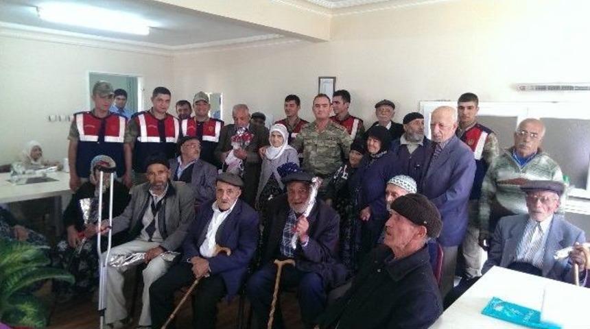 Jandarmadan Yaşlılara Ziyaret