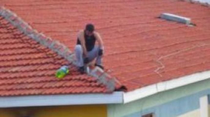 Gazinosu M&uuml;h&uuml;rlenince Benzinle &Ccedil;atıya &Ccedil;ıktı