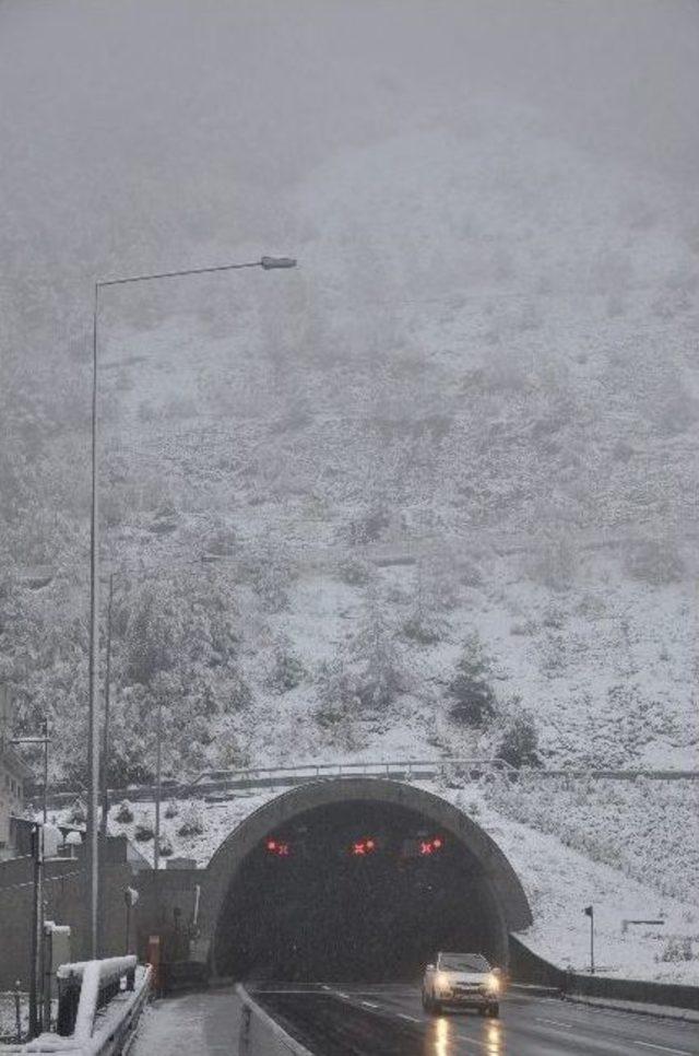 Bolu Dağı'nda kar kalınlığı 15 santime ulaştı