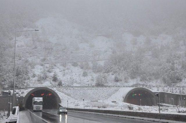 Bolu Dağı'nda kar kalınlığı 15 santime ulaştı