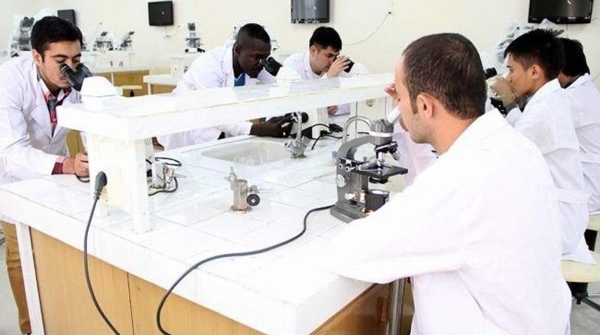 15 Turizm El&ccedil;isi C&uuml; Tıp Fak&uuml;ltesi&rsquo;nde Eğitim G&ouml;recek