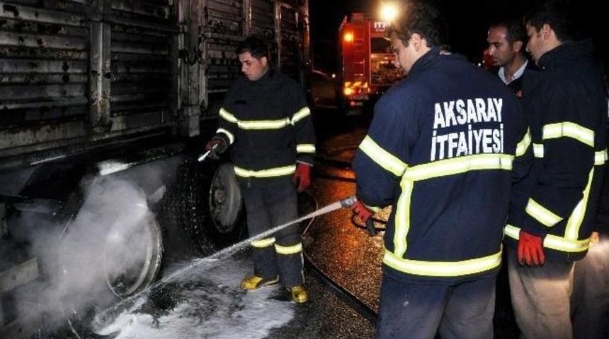 Tekerdeki Bilyeleri Dağılan Kamyon Yandı