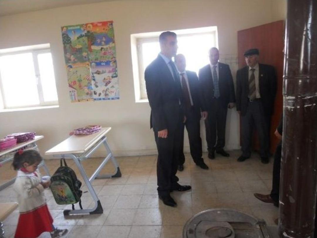 Kars Emniyet M&uuml;d&uuml;rl&uuml;ğ&uuml; Derecik K&ouml;y&uuml; İlk&ouml;ğretim Okulu&rsquo;nun Tadilatını Yaptı