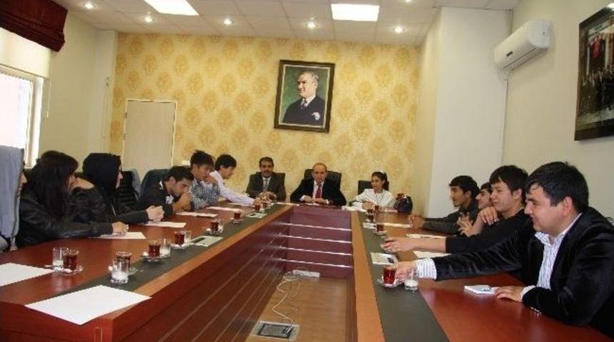 Rekt&ouml;r Orbay&rsquo;dan Kardeş &Ouml;ğrencilerle Kımız Ve &Ccedil;ay Sohbeti