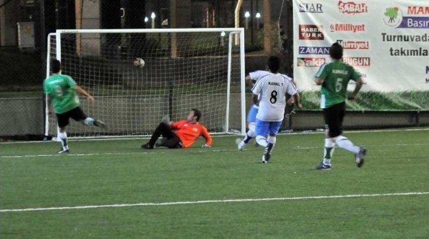 Basın Futbol Turnuvası&rsquo;nda Finale &Ccedil;eyrek Var