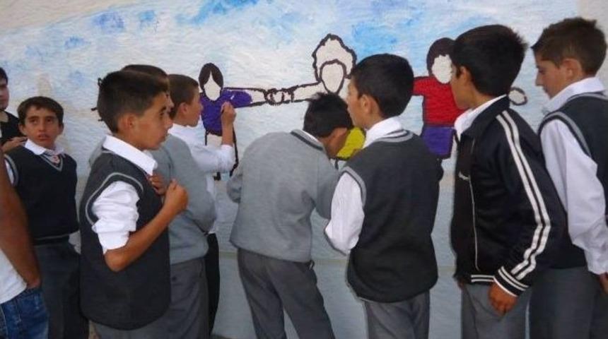 Hakkari&rsquo;de &ldquo;ortak D&uuml;ş&uuml;nce Ortak Resim&rdquo; Projesine B&uuml;y&uuml;k İlgi