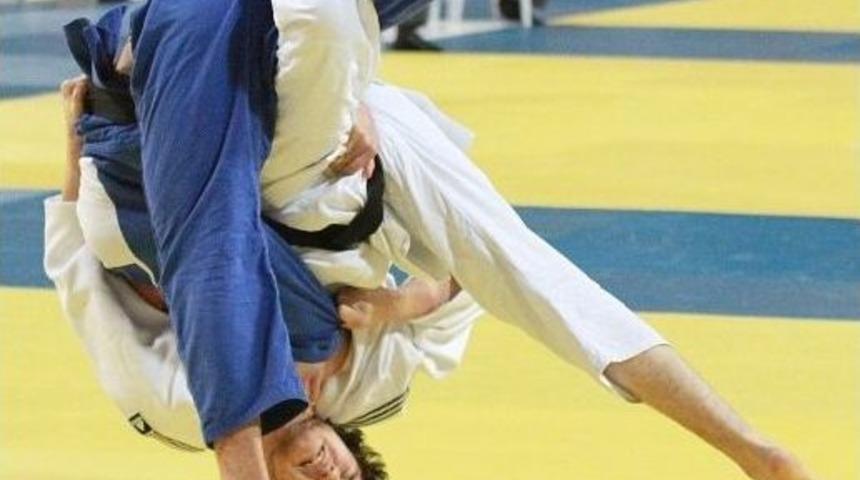 Büyükşehirli Judocular Kocaeli Seyircisi Önünde