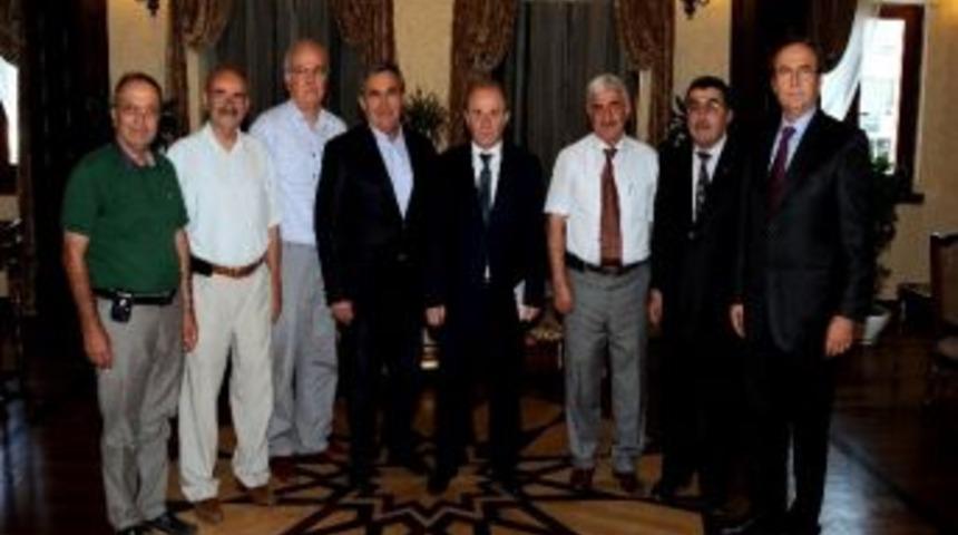 Antalya Fikir Derneği Y&ouml;neticilerinden Vali &Ouml;zt&uuml;rk'e Ziyaret
