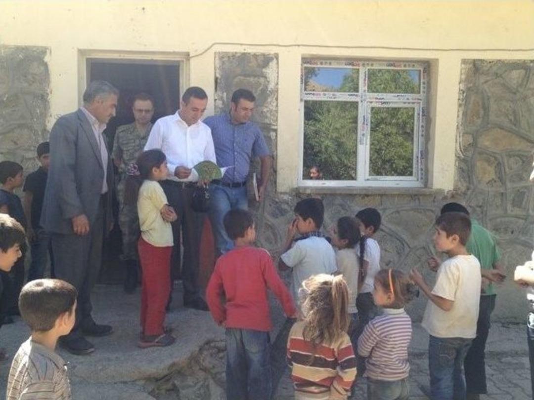 Bah&ccedil;esaray Kaymakamı A&ccedil;ıkg&ouml;z, K&ouml;y Ziyaretinde