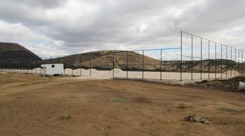 Kula Sentetik &Ccedil;im Y&uuml;zeyli Futbol Sahasında Kavuşuyor