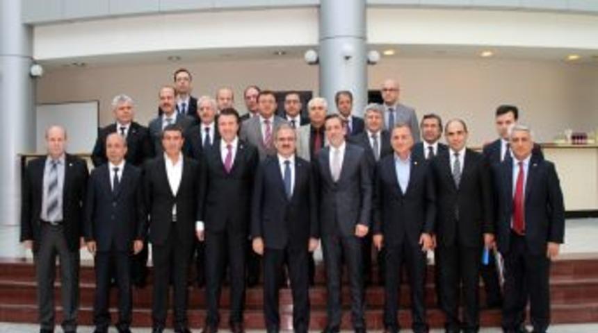 Vali M&uuml;nir Karaloğlu: Biz &Uuml;retmeyeceğiz, &Uuml;retene Lojistik Destek Vereceğiz