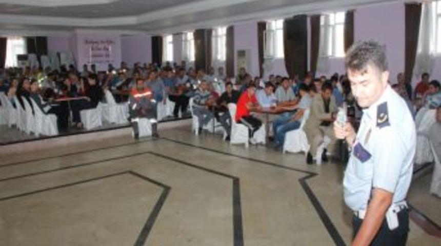 D&ouml;şemealtı Belediyesi'nden Personeline Trafik Semineri