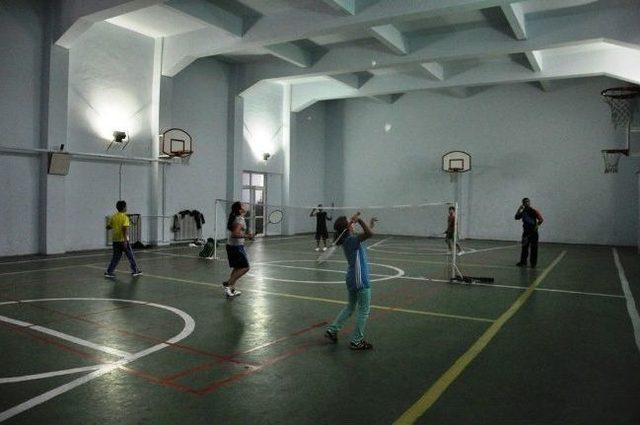 Minik Badmintoncular Tecrübe Kazanacak