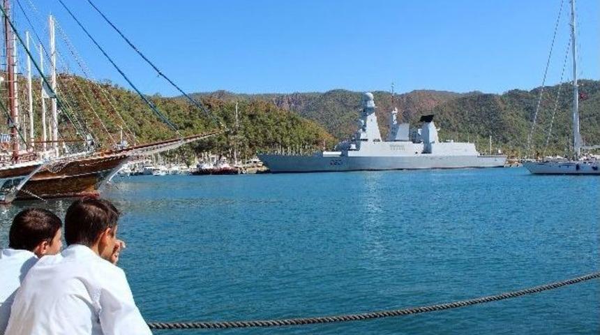 Fransa'nın Modern Savaş Gemisi Marmaris'te