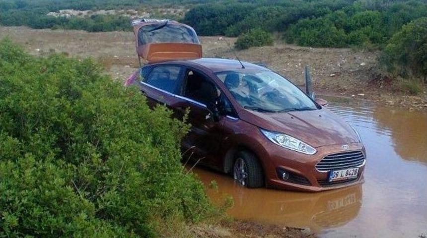 Hırsızlık Yaptıkları Aracı Terk Edip Ka&ccedil;tılar