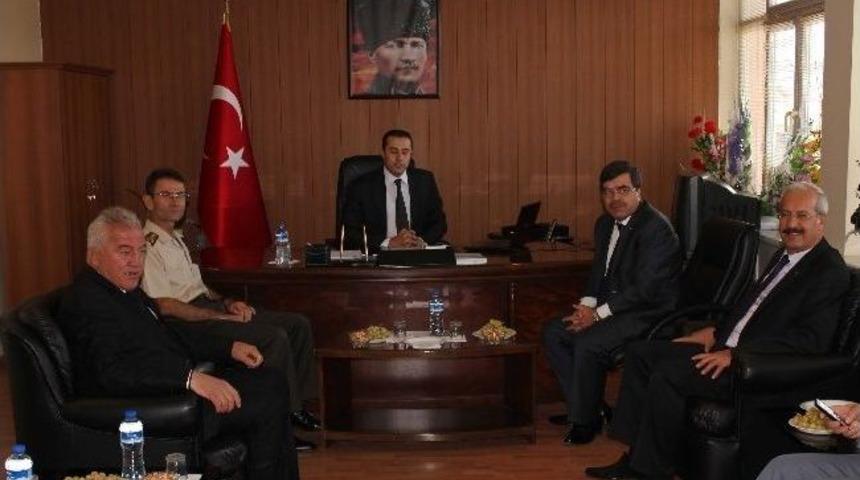 Vali Yılmaz İl&ccedil;elerde İncelemelerde Bulundu