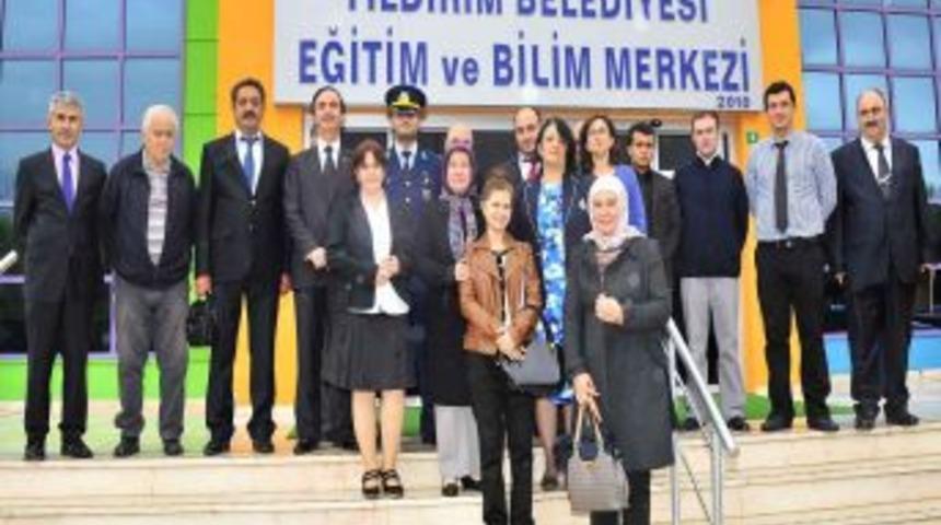 Fizik &Ouml;ğretmenleri Eğitim Bilim Merkezi'ni Gezdi