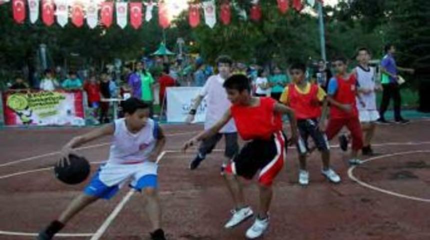 Sokak Basketbolunda G&uuml;ney Eğitim Kurumları 7 Kupa Aldı