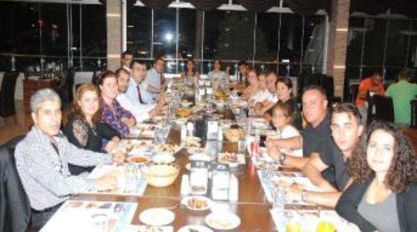 Ayvalık&rsquo;ta Banka Personeli Moral Yemeğinde Buluştu