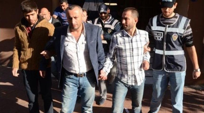 İzmir'de Su&ccedil; &Ouml;rg&uuml;t&uuml; &Uuml;yeleri Adliyeye Sevk Edildi