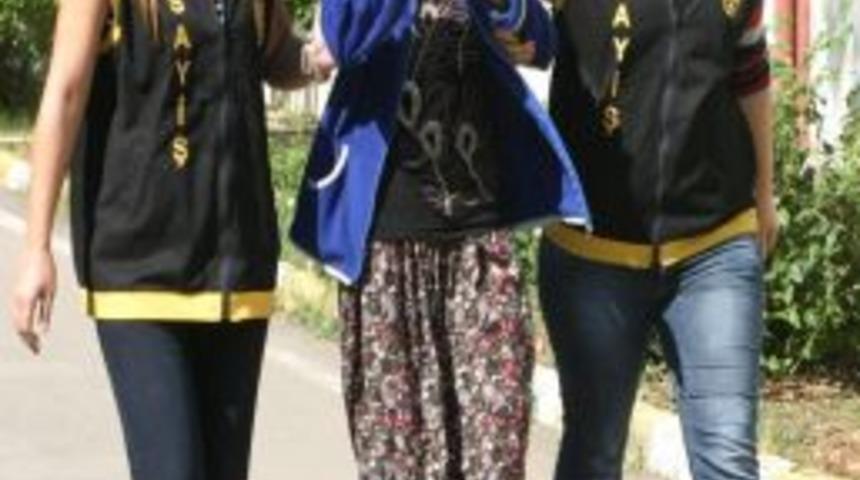 2 Genci Bı&ccedil;akla Gasp Eden Kadına 12 Yıl Hapis Cezası Verildi