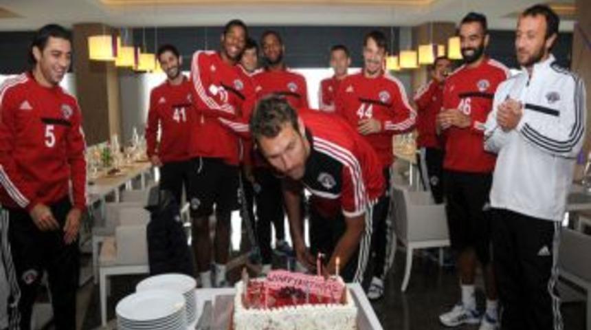 Andreas Isaksson'a S&uuml;rpriz Doğum G&uuml;n&uuml;