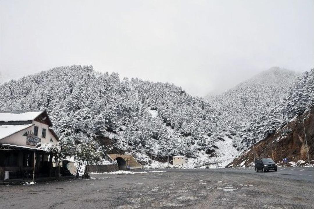 G&uuml;m&uuml;şhane&rsquo;ye Yılın İlk Karı Yağdı