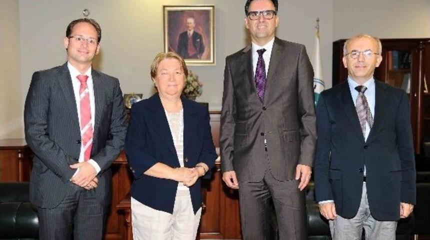 Kocaeli &Uuml;niversitesi'nde İkili Diploma Uygulaması