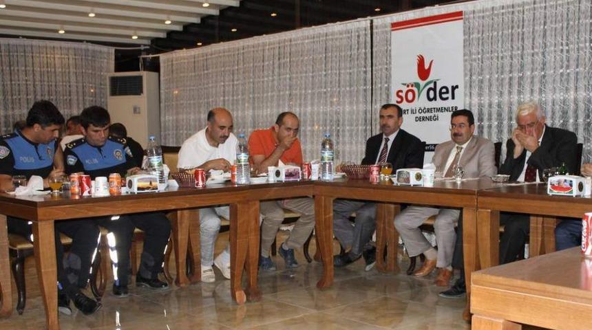 Yeni Atanan &Ouml;ğretmenler Yemekte Kaynaştı