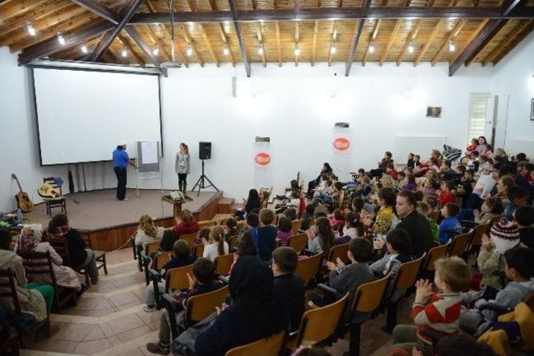 &Ccedil;ocuklara Hayvan Sevgisi Aşılanıyor