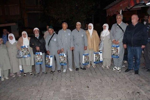 Hacı Adayları Dualarla Kutsal Topraklara Yolcu Edildi