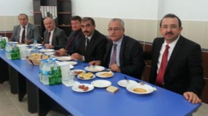 Simav &Ouml;zel Bahar Koleji Okul M&uuml;d&uuml;rlerine Yemek Verdi