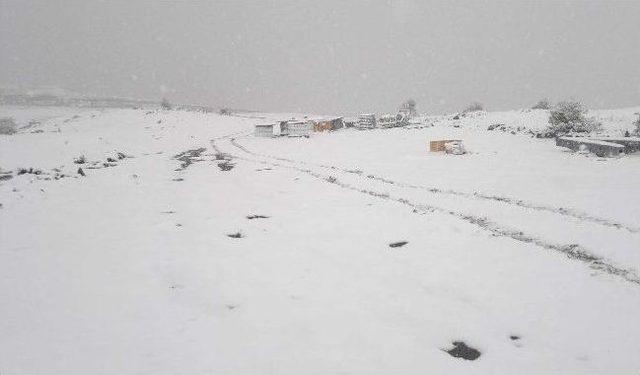 Yıldız Dağı’na Mevsimin İlk Karı Düştü