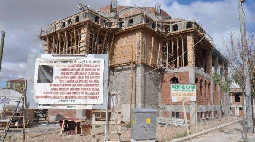 Medine Camii Yardım Bekliyor