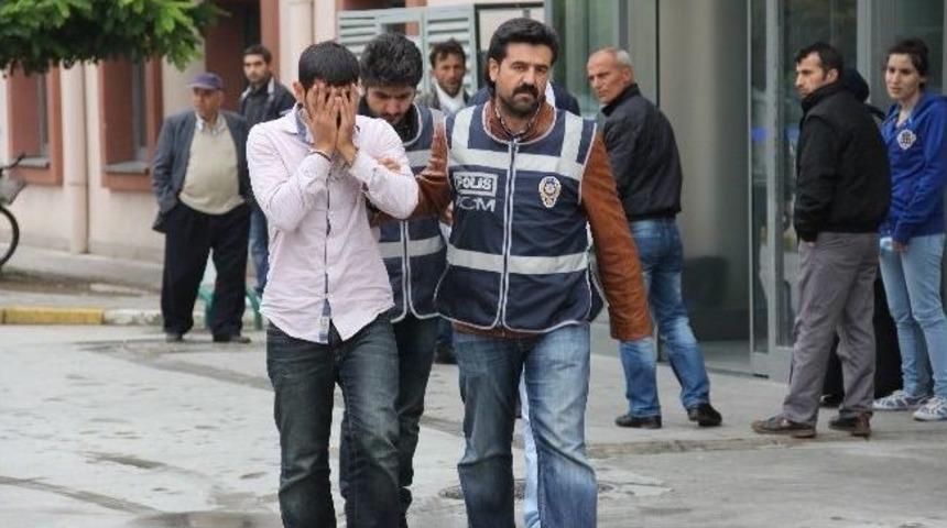 Piyasaya Sahte Para S&uuml;rmek İsteyen İki Kişi Yakalandı