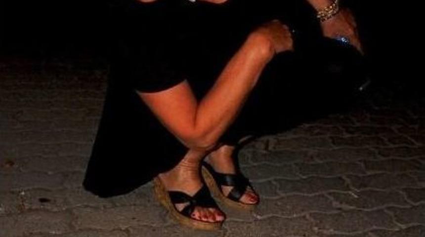Sanat&ccedil;ı Selma Sonat&rsquo;ın Kirpi Dostu &ldquo;&uuml;rkek&rdquo; Mahallenin Maskotu Oldu