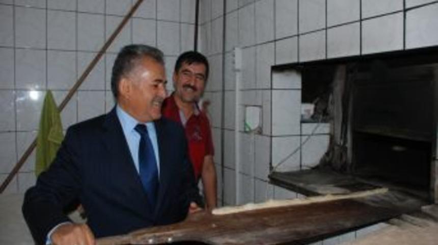 Başkan B&uuml;y&uuml;kkılı&ccedil;, Fırında Ekmek Pişirdi