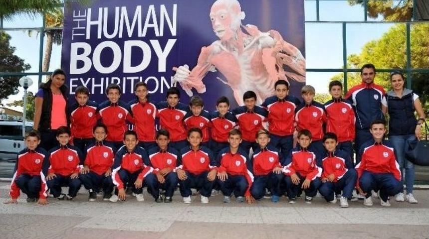 Altınordulu Futbolcular "human Body"i Ziyaret Etti