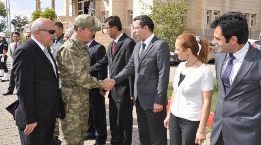 Kara Kuvvetleri Komutanı Akar, Şırnak&rsquo;ta Askeri Birlikleri Denetledi