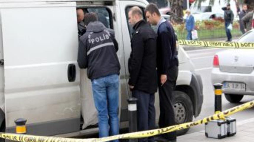 Polis, 4 Milyon Dolarla Kayıplara Karışan G&uuml;venlik&ccedil;iyi Arıyor