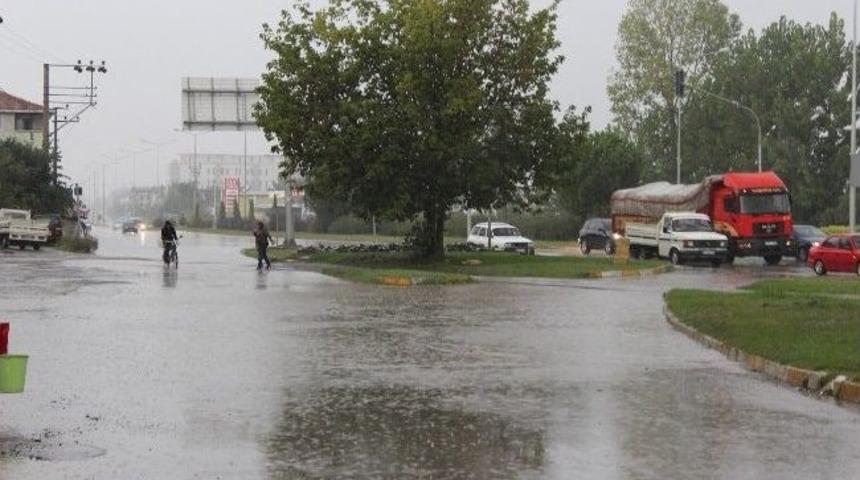 &Ccedil;arşamba&rsquo;da Şiddetli Yağmur