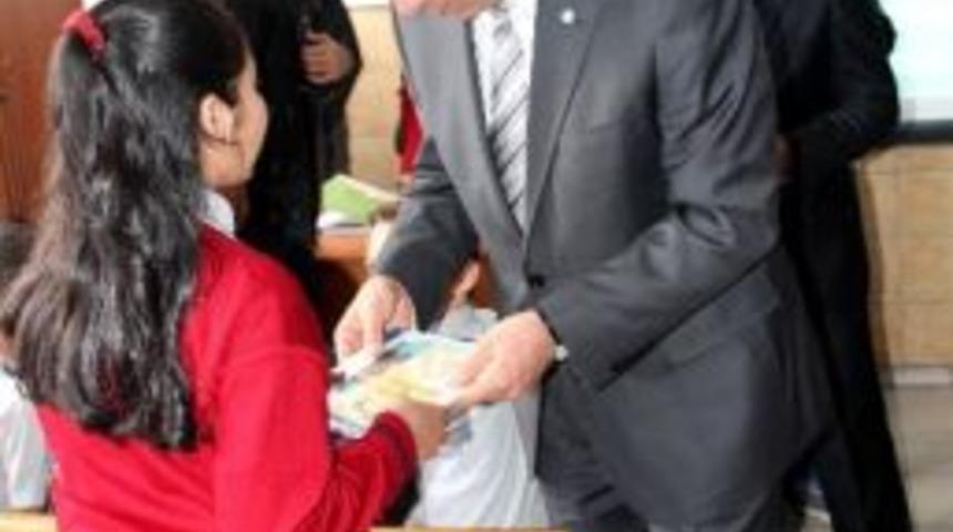 Sedep&rsquo;te Kitap Dağıtımı