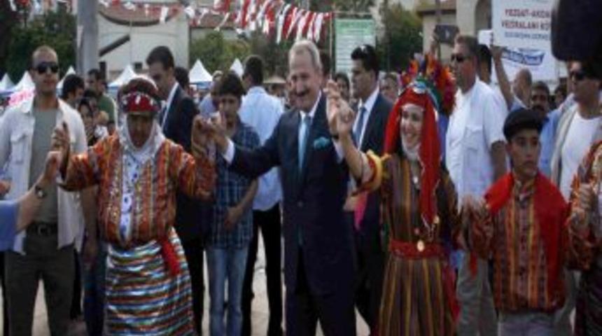 Bakan &Ccedil;ağlayan, Tulukta Yayık Yaydı Halay Şov Yaptı